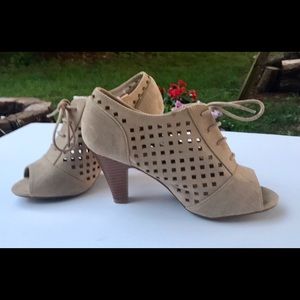 Forever 21 Ladies Shoes Size 6 NWT